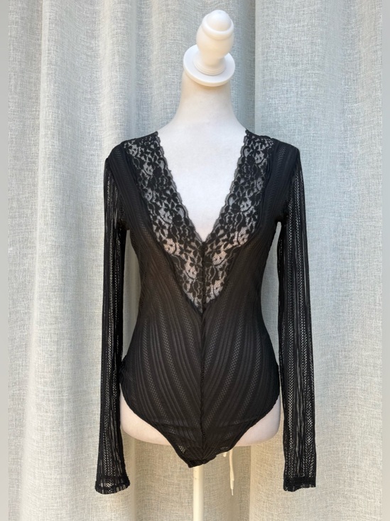 BCBGMaxAzria Tops - NWT BCBGMaxazria floral lace black bodysuit